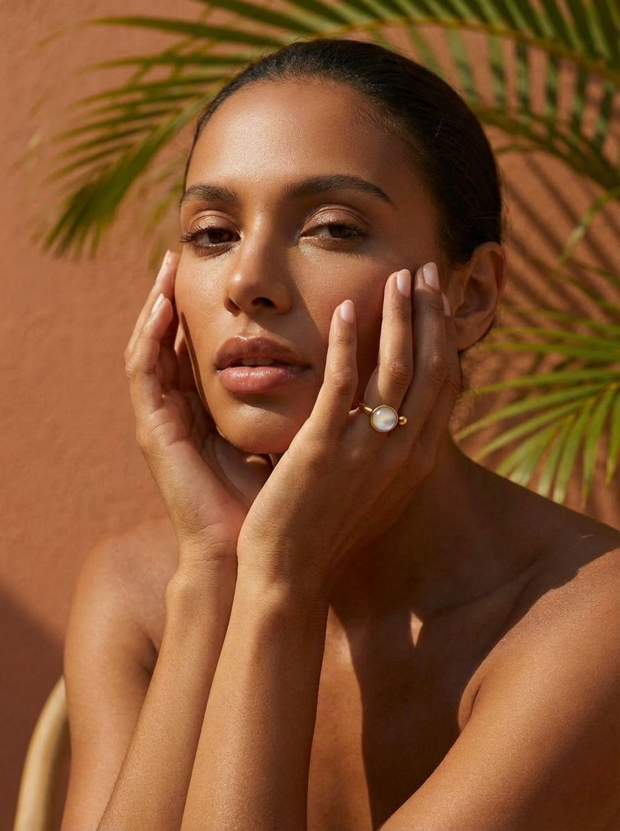 Bague Lumina | Nacre Naturelle & Acier Doré 24K – Univers Aquatique