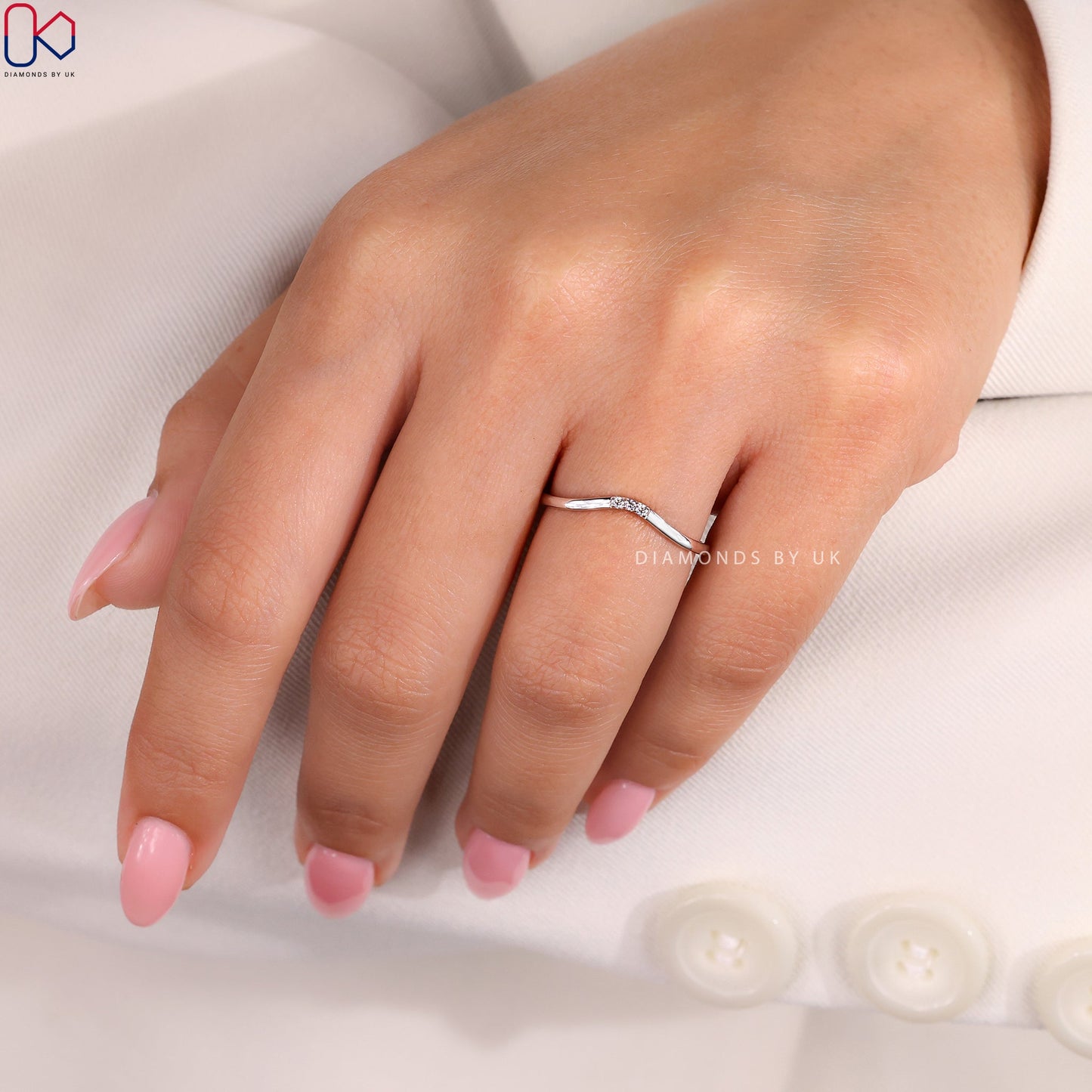 Curved Wedding Band White Gold - Round Diamond