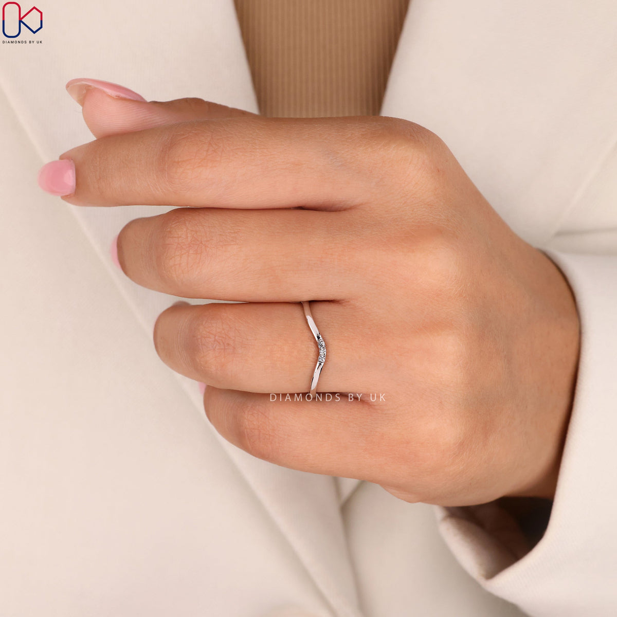 Curved Wedding Band White Gold - Round Diamond