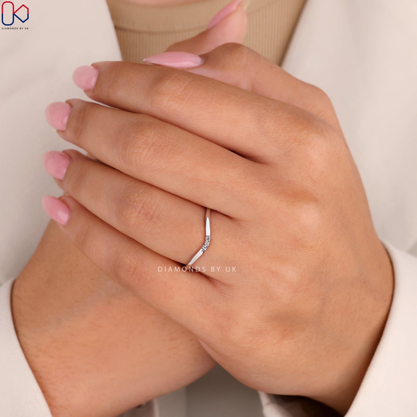 Curved Wedding Band White Gold - Round Diamond