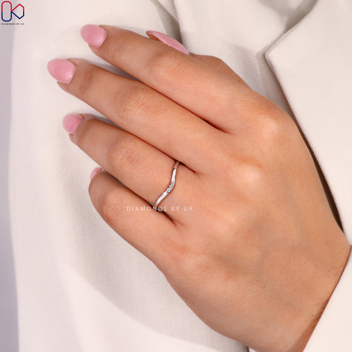Curved Wedding Band White Gold - Round Diamond