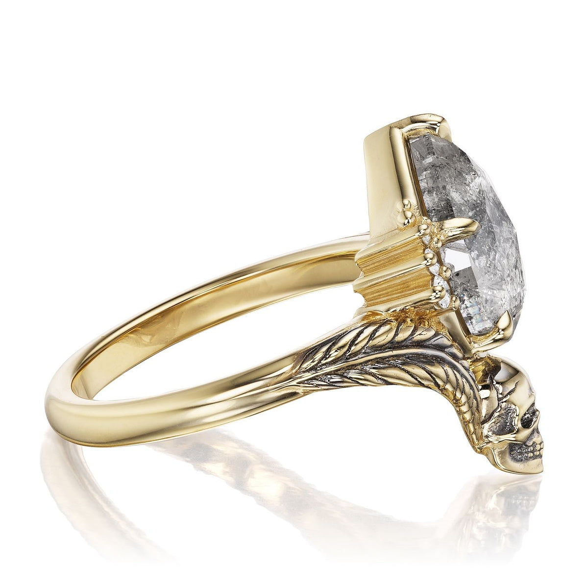 ・Winona・Pear Salt + Pepper Diamond, Skulls & Leaves (2.51ct)
