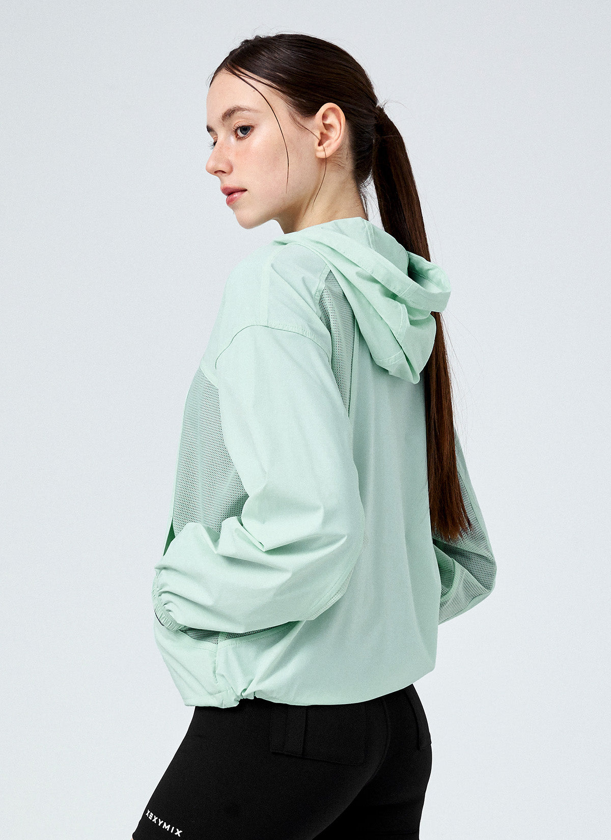 Airy Mesh Hood Crop Windbreaker