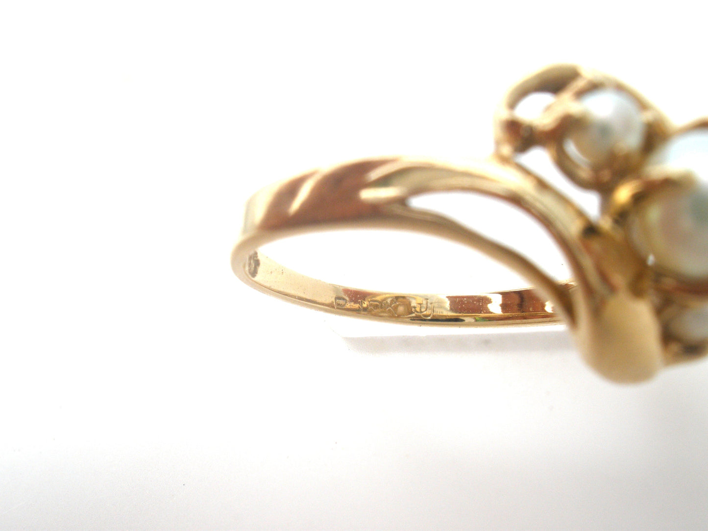 10K Gold Triple Pearl Ring JJ Size 5.5