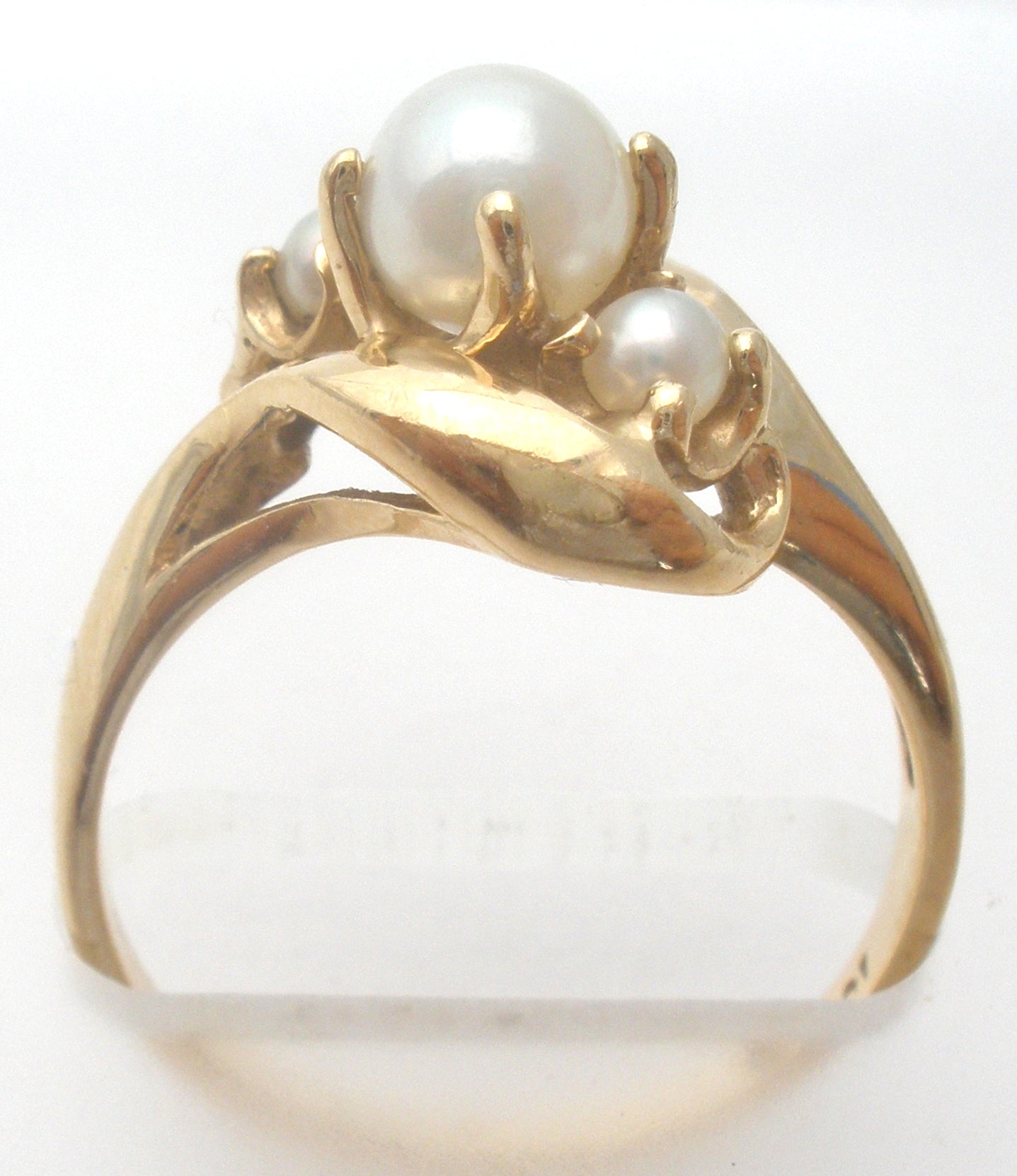 10K Gold Triple Pearl Ring JJ Size 5.5