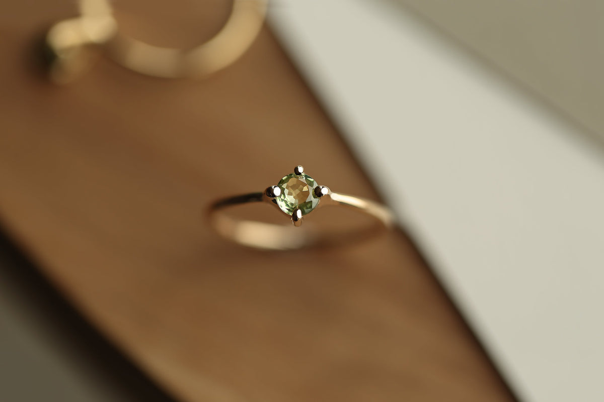 GREEN SAPPHIRE SOLITAIRE RING