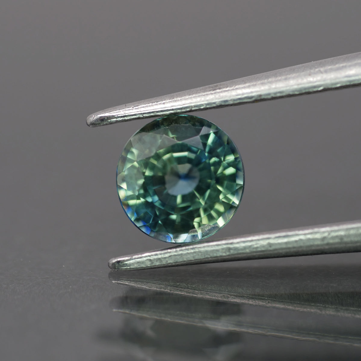 Sapphire | natural, teal color/color changing, round-cut, *5.5mm, 1ct