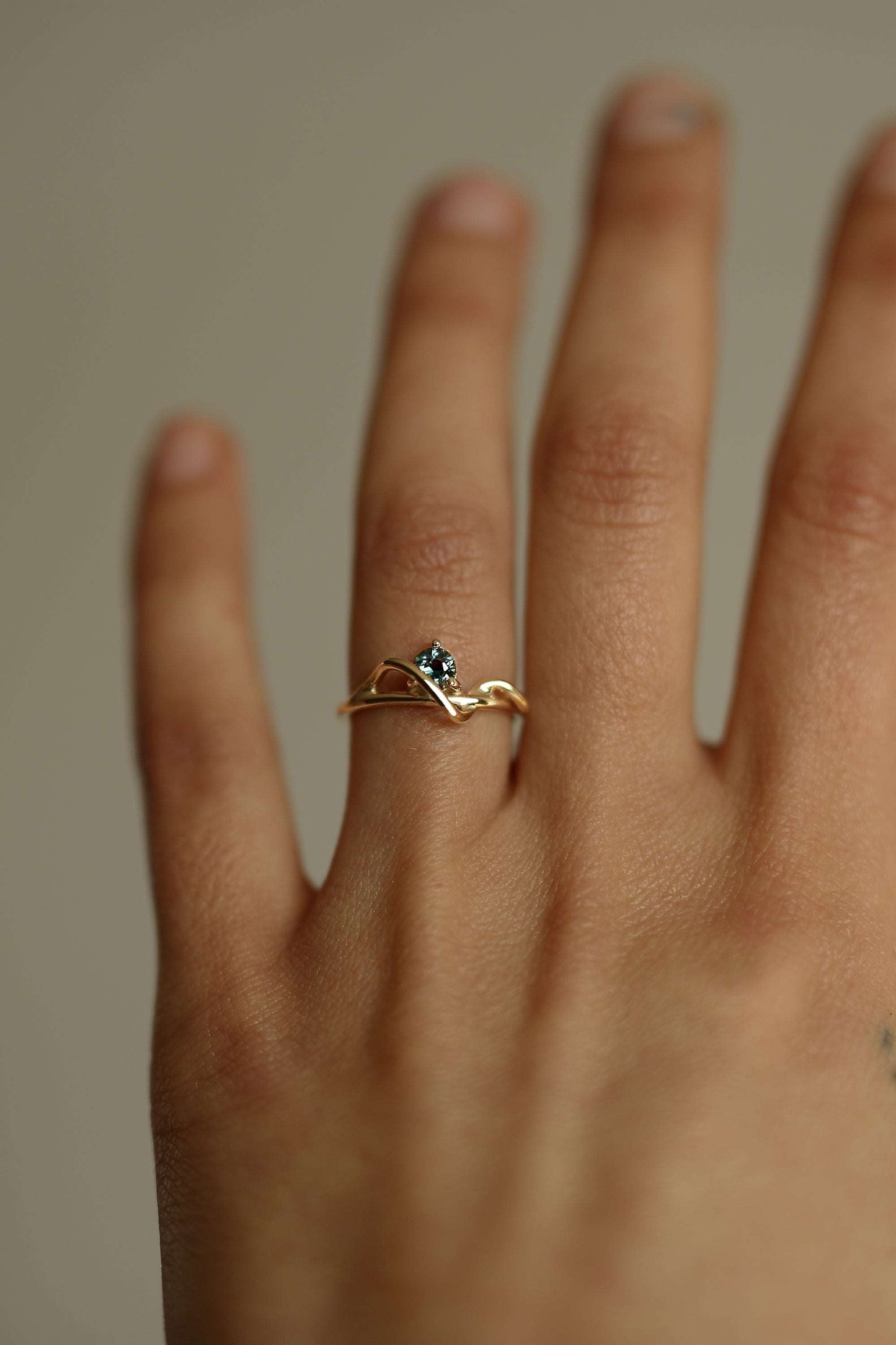 SAPPHIRE VINE RING