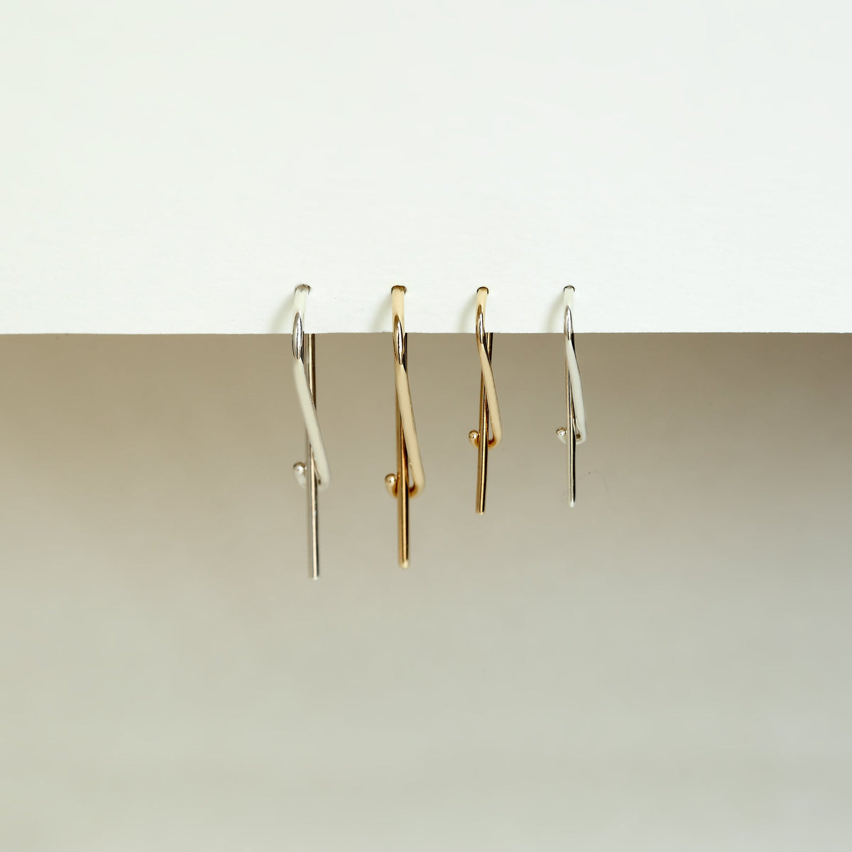 MEDIUM SAFETY PIN GOLD EARRING