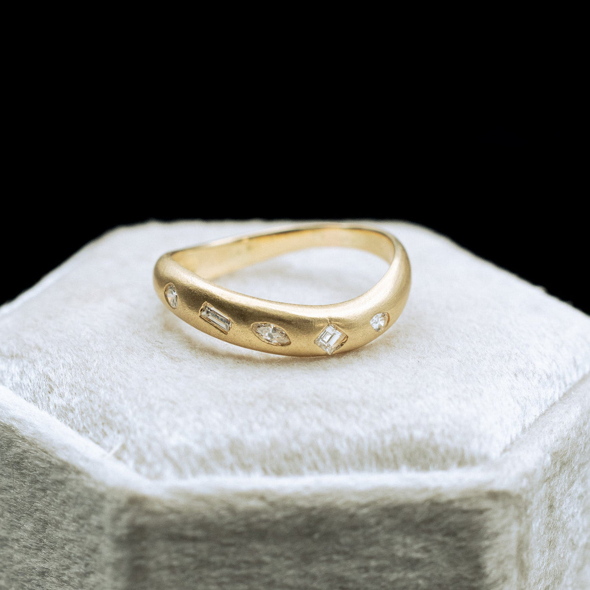 Multi Diamond Vintage Women's Ring In Brushed 18K Yellow Gold