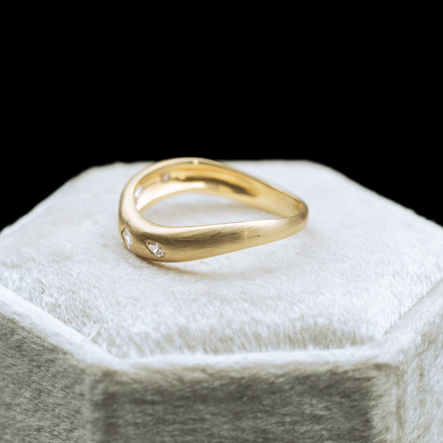 Multi Diamond Vintage Women's Ring In Brushed 18K Yellow Gold