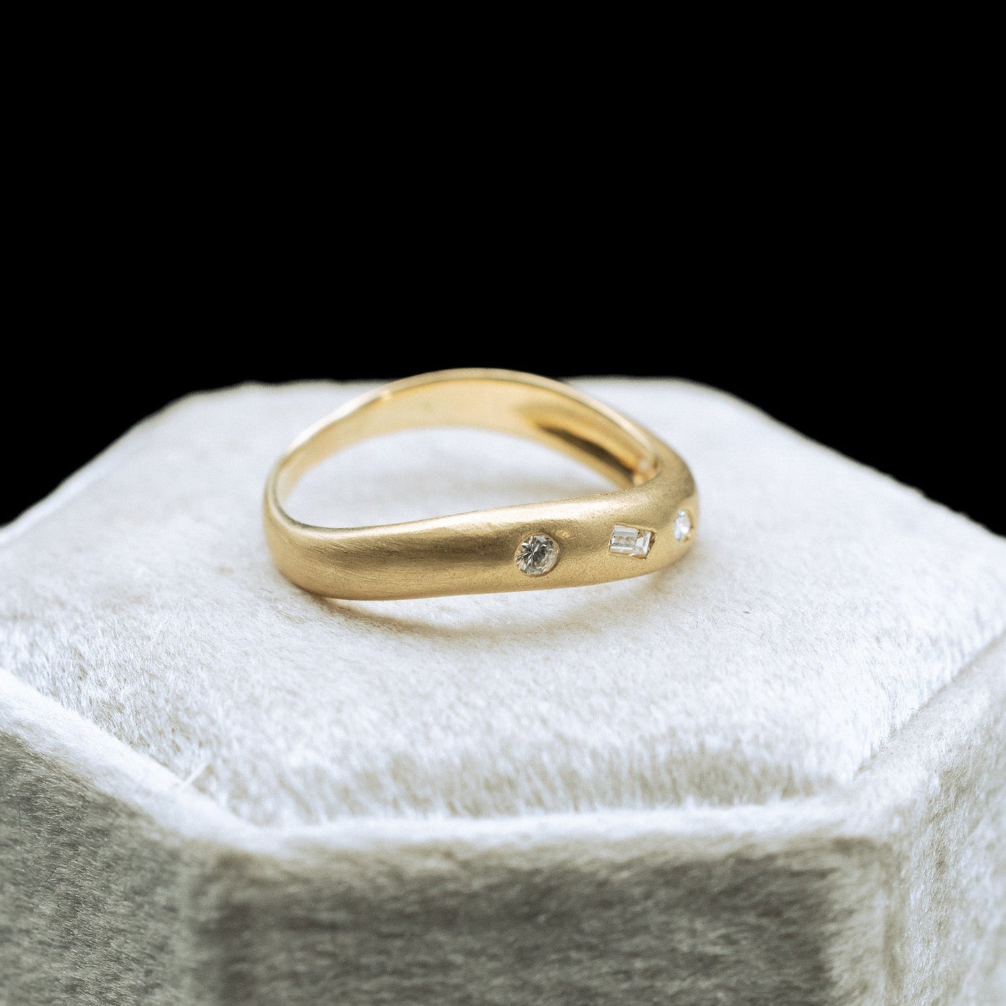 Multi Diamond Vintage Women's Ring In Brushed 18K Yellow Gold