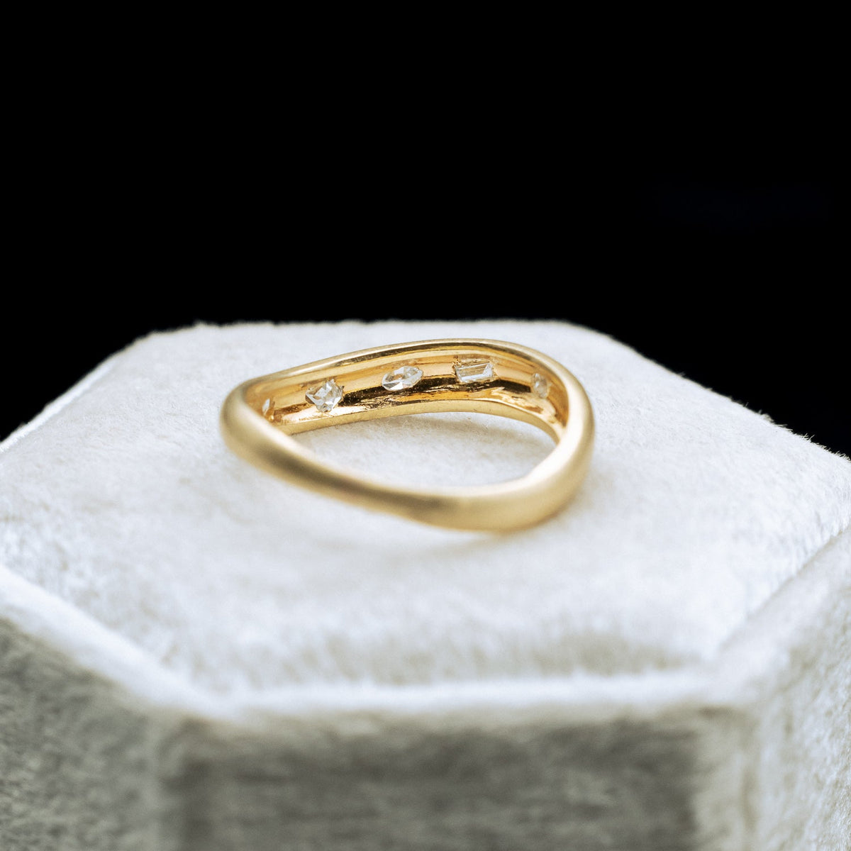 Multi Diamond Vintage Women's Ring In Brushed 18K Yellow Gold