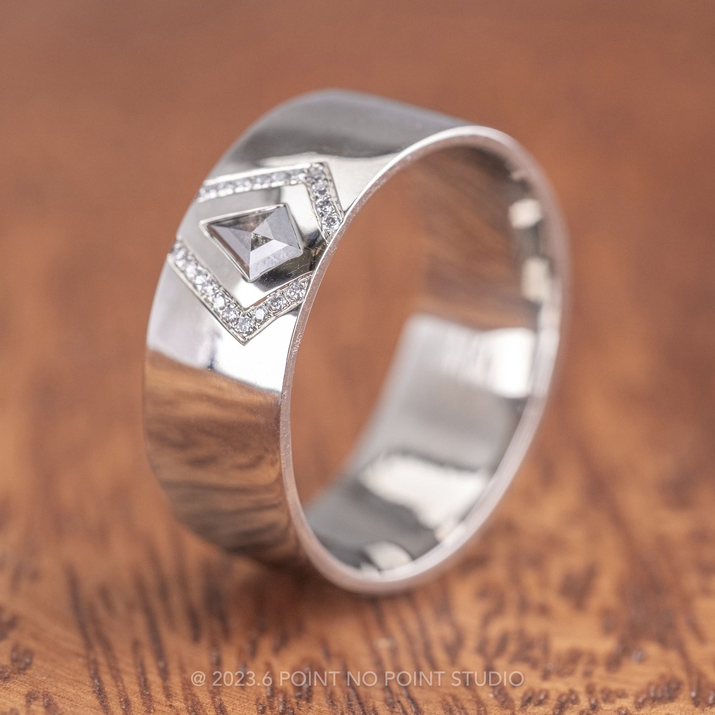 Kite and White Diamond Mens Polished Wedding Band, Comfort Fit