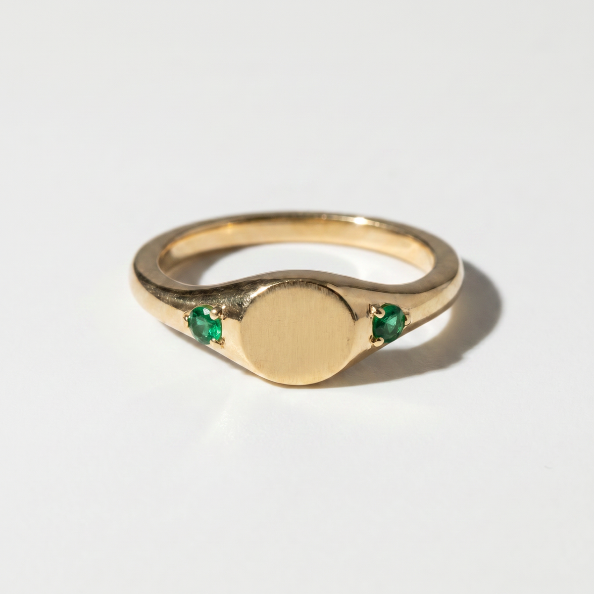 The Classic Round Signet Ring | Lab-Grown Emerald