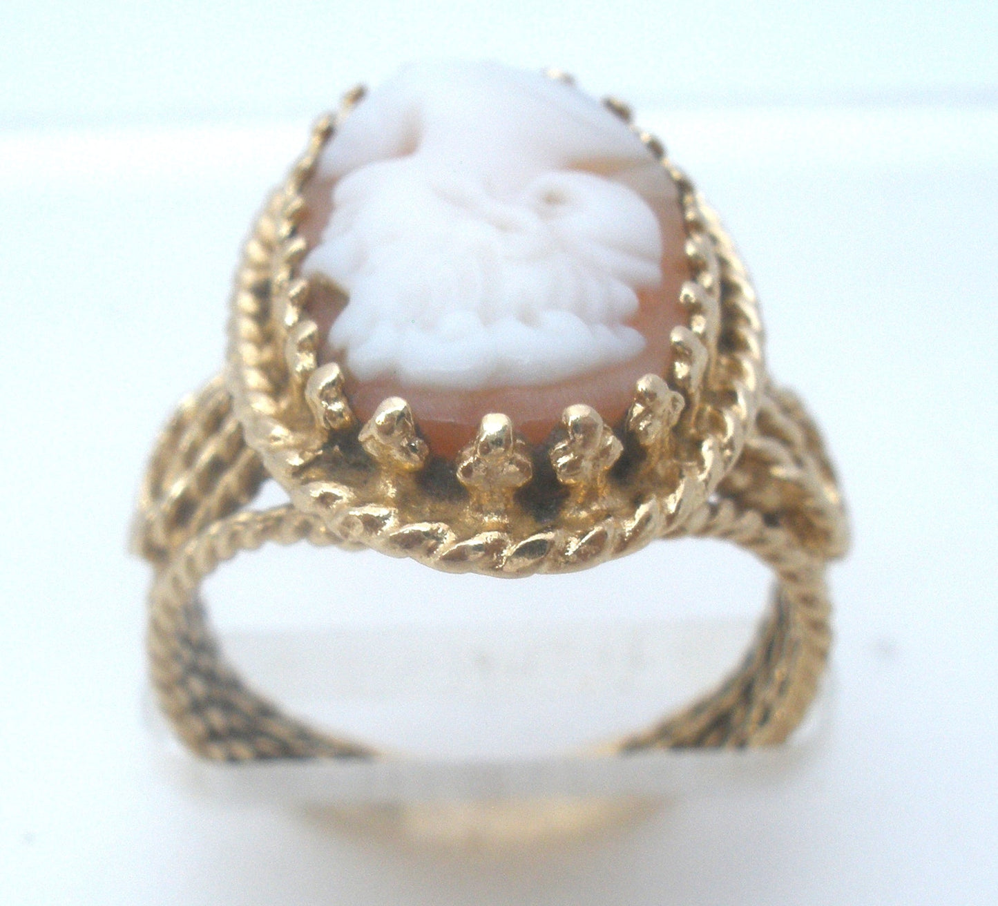 14K Gold Shell Cameo Ring Size 4
