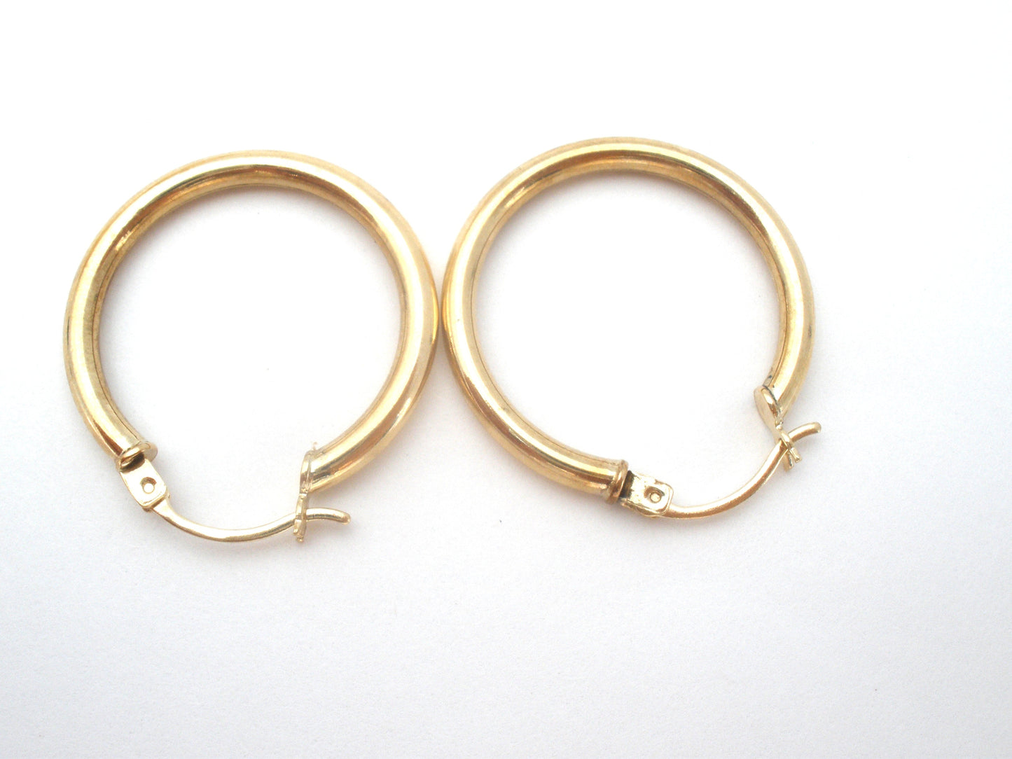 14K Yellow Gold Round Hoop Earrings