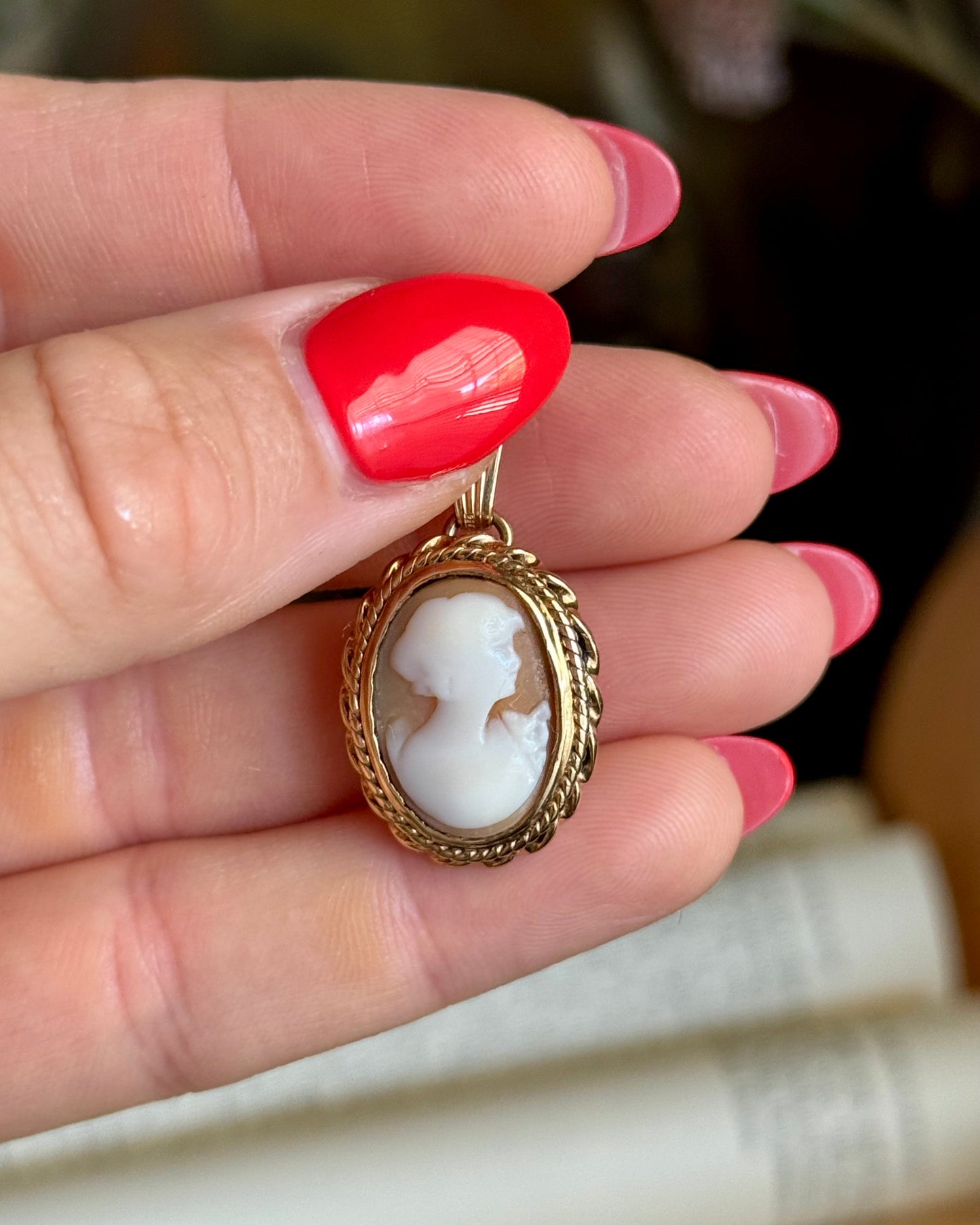 Vintage 14k Yellow Gold Cameo Pendant