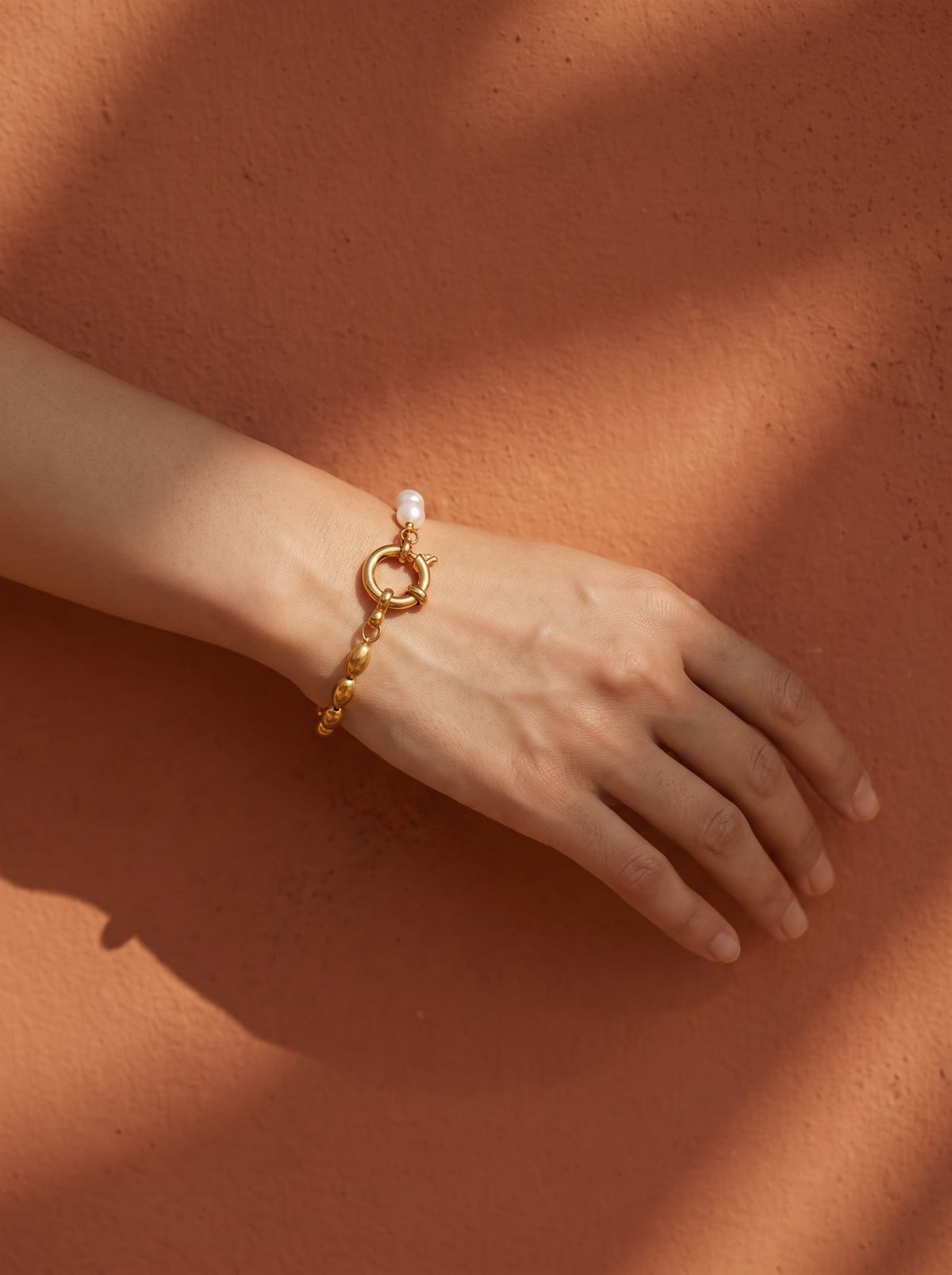 Bracelet Boulogne | Duo Perles d'Eau Douce & Chaîne Dorée – Univers Parisienne Chic