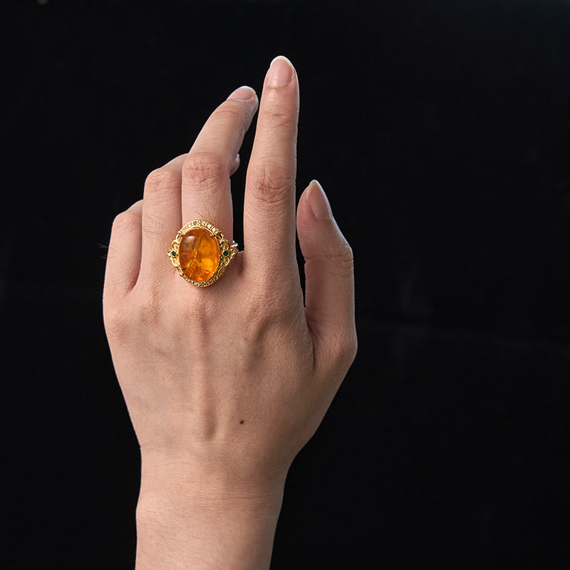 Fortune Jewel Amber Flower Pigeon Egg Pattern Focus Ring