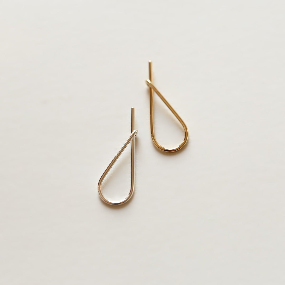 SMALL SAFETY PIN GOLD EARRING