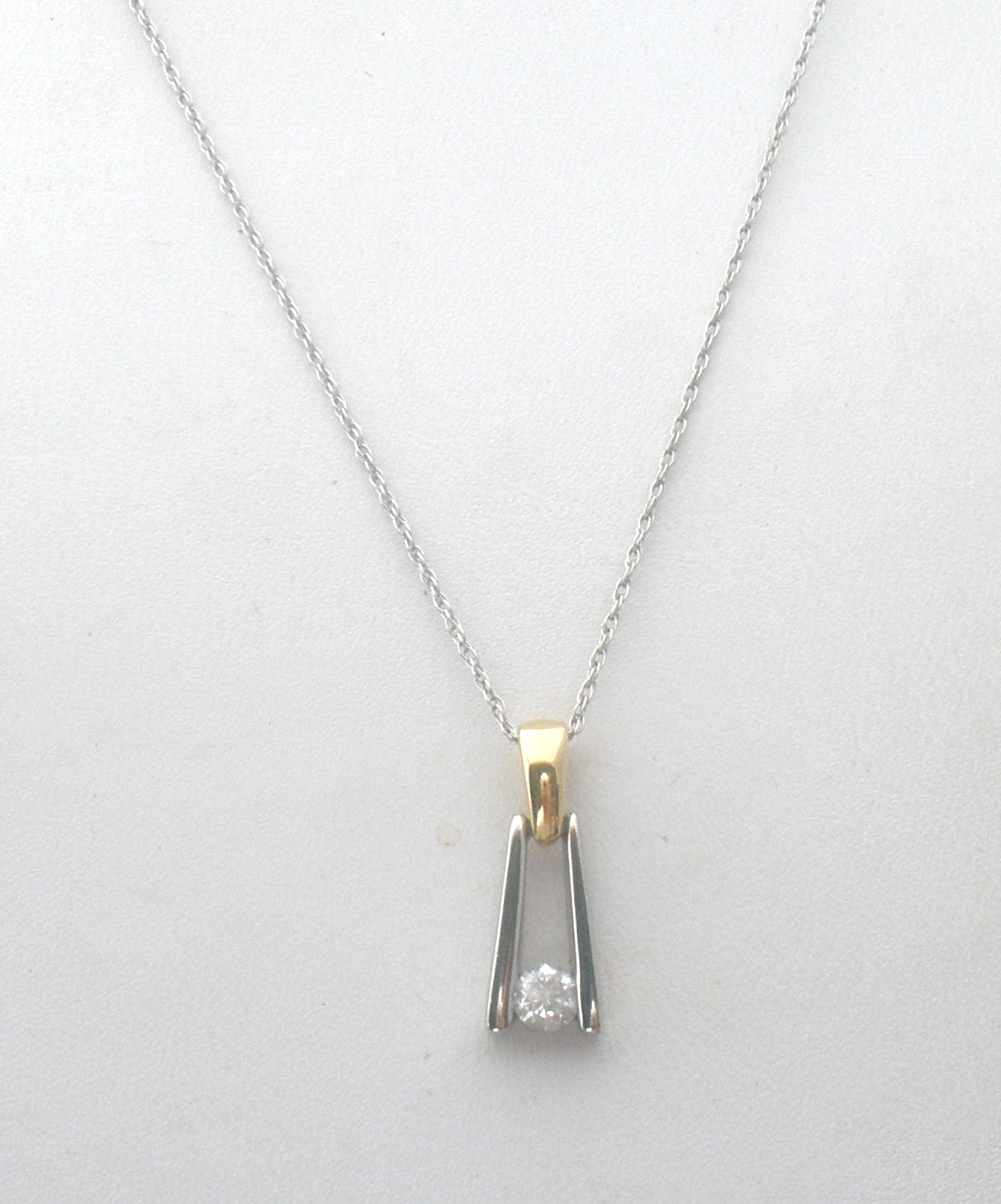 18K Gold & Platinum Diamond Pendant Necklace 19"