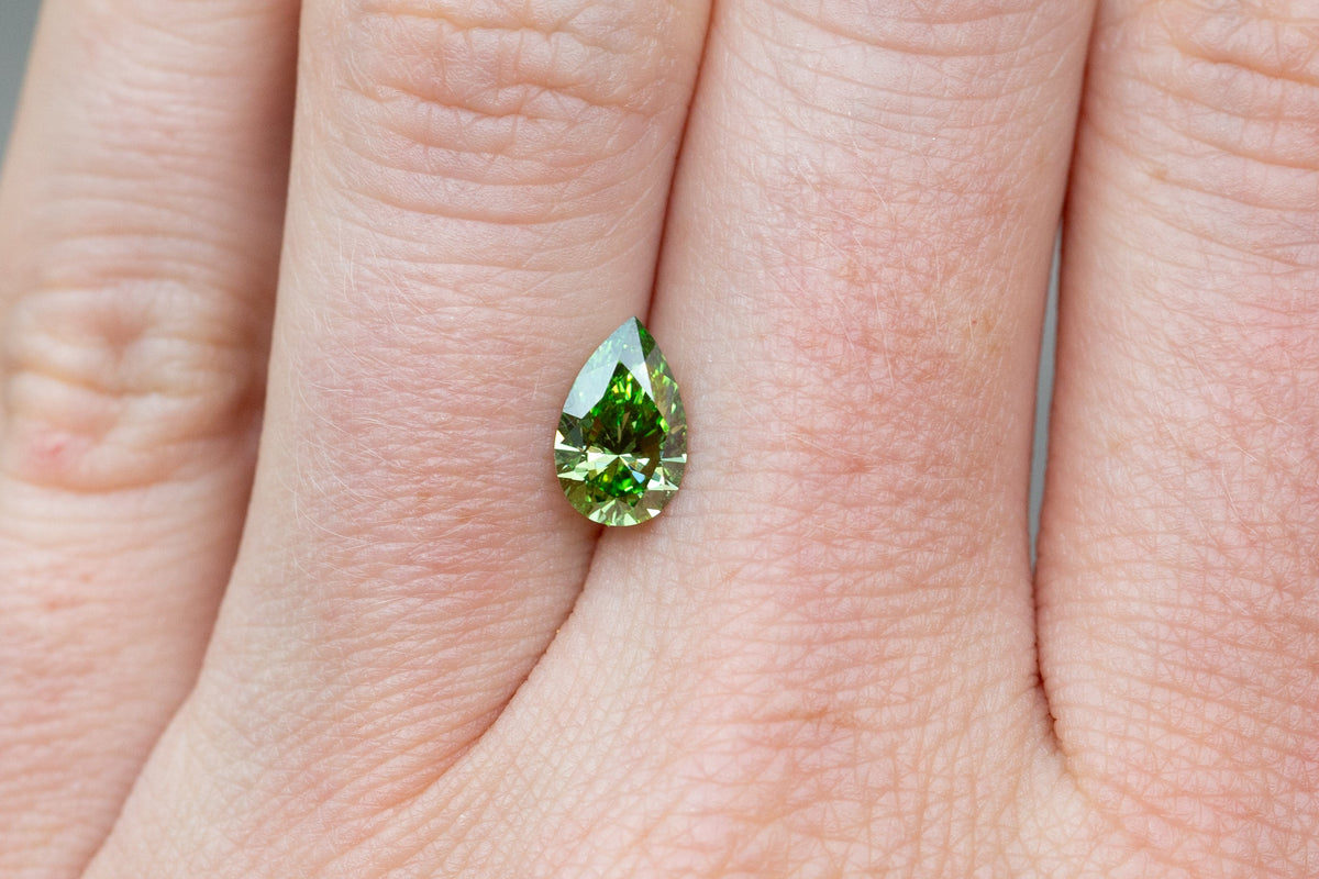 1.10ct Fancy Vivid Green Pear Lab Diamond, VVS2