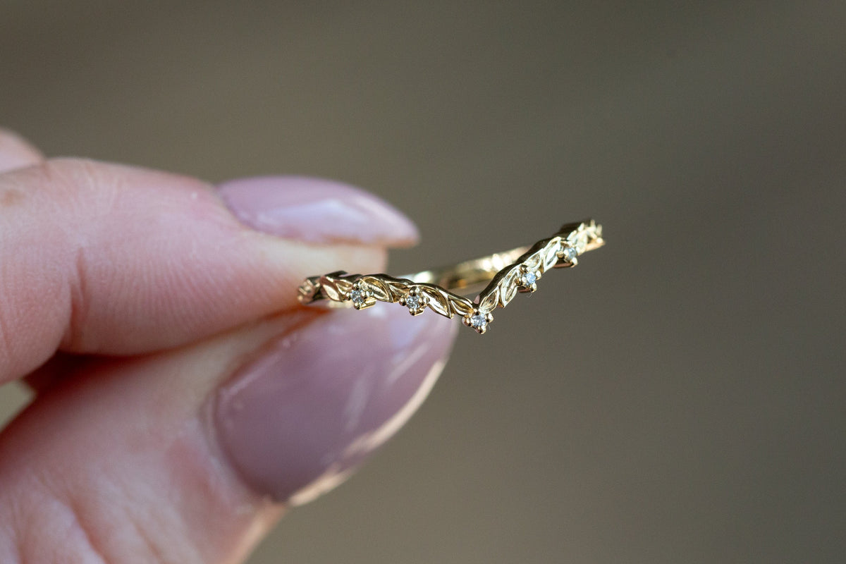 Ready to Ship- Size 6.5, 14k yellow gold Chevron Leafy Wedding Band