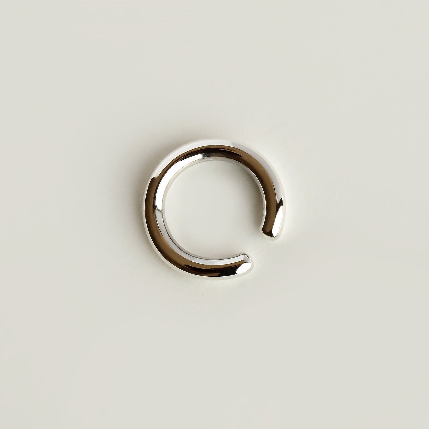 LARGE HUG EAR CUFF