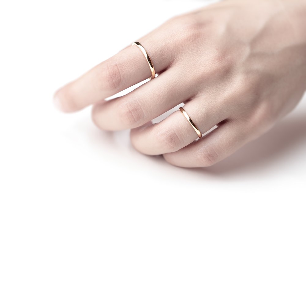 ESSENTIAL GOLD HALF ROUND BAND