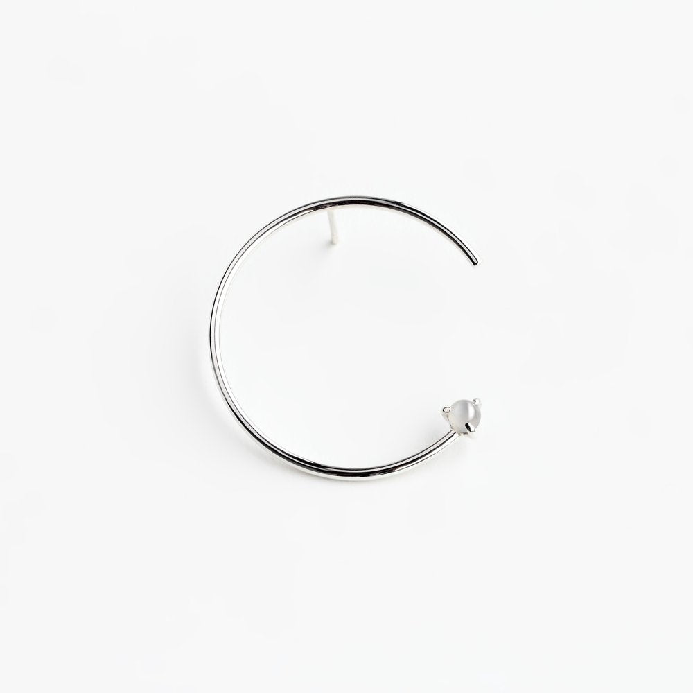 CIRCLE MOONSTONE SILVER EARRING