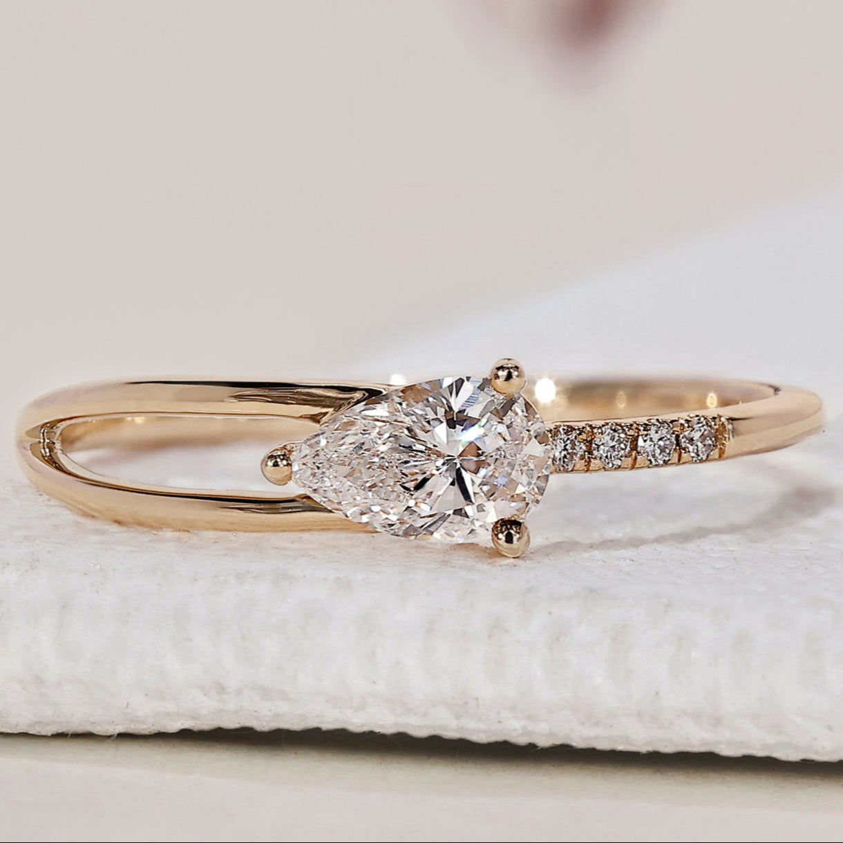Pear Shaped Diamond Ring – Yellow Gold