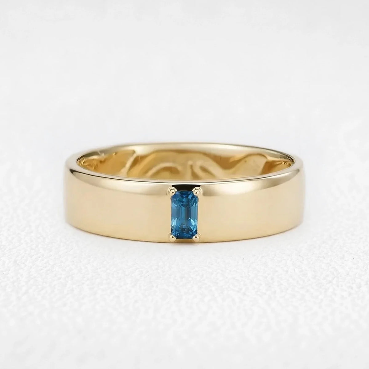 Iris’s Sonnet | Blue Sapphire Solitaire & Inner Engraved Band Couple Set
