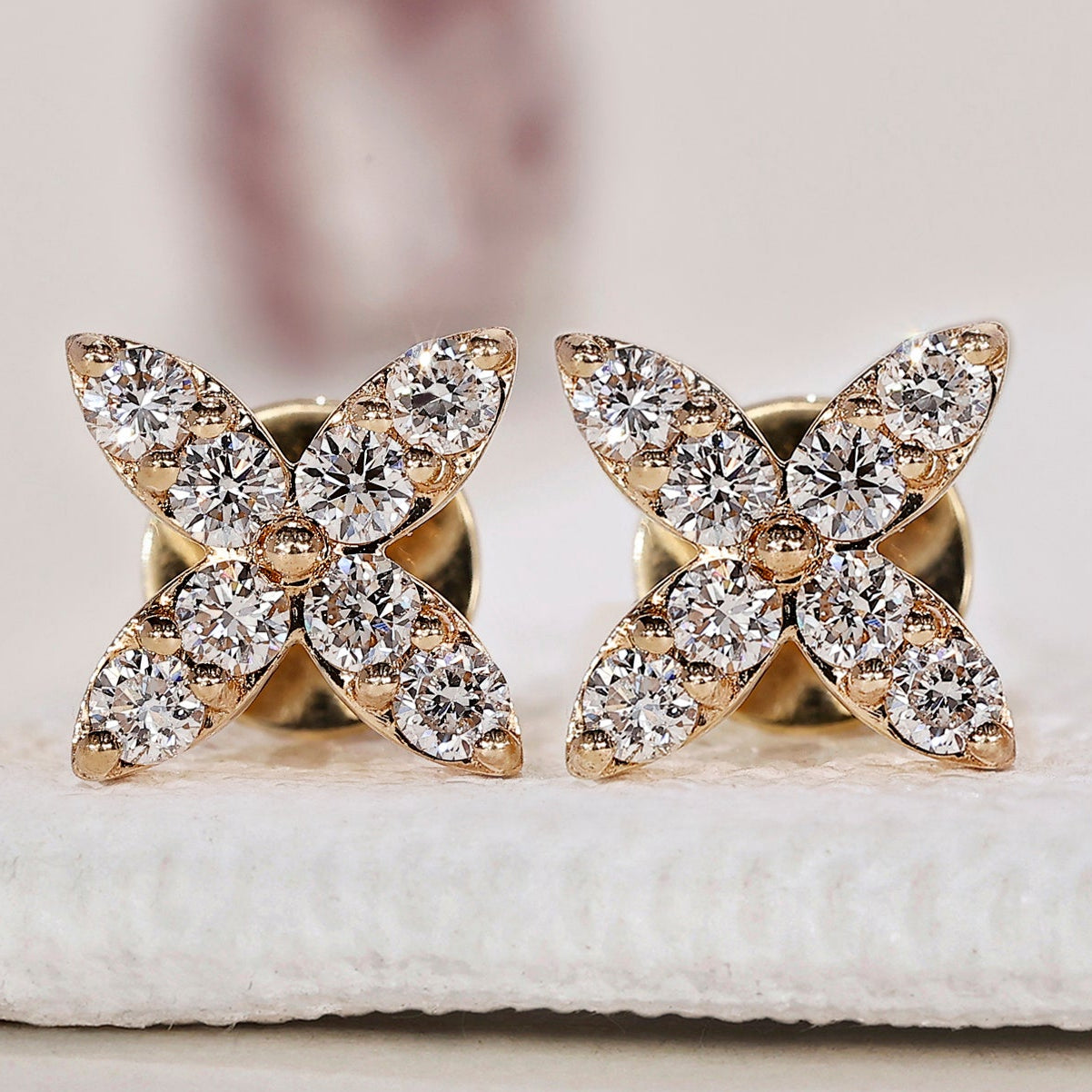 Flower Stud Earrings - Round Diamond