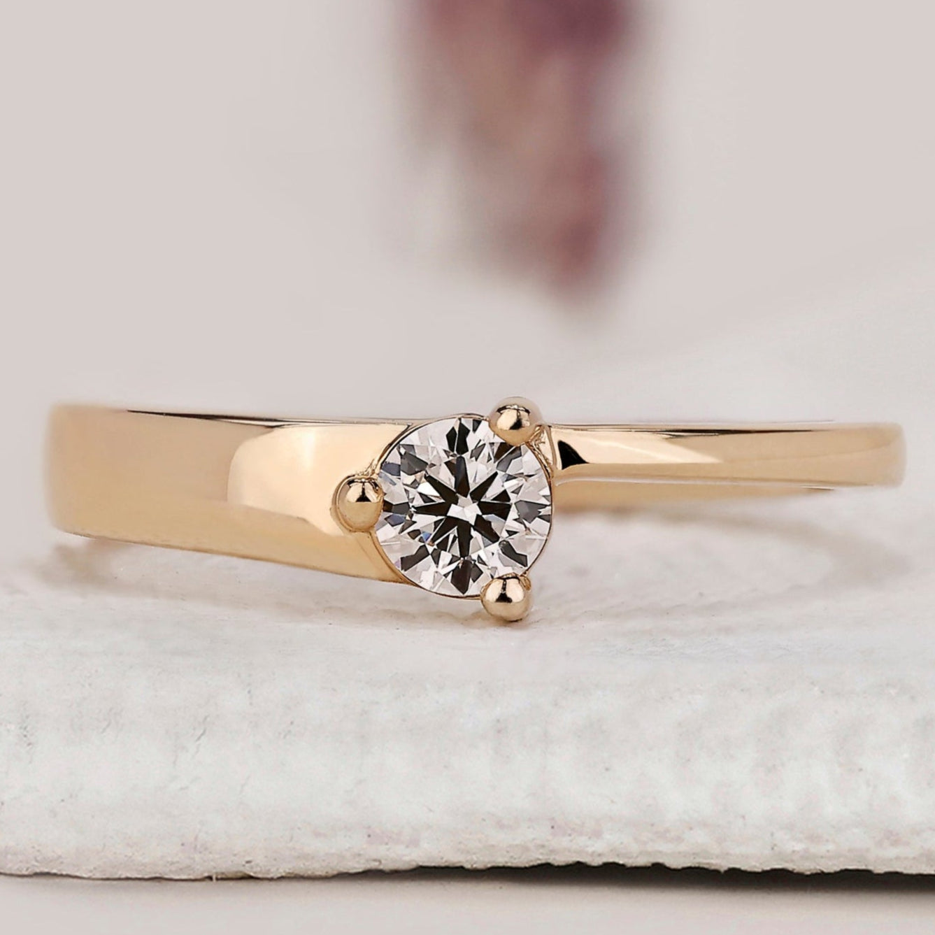 Round Cut Solitaire Engagement Ring
