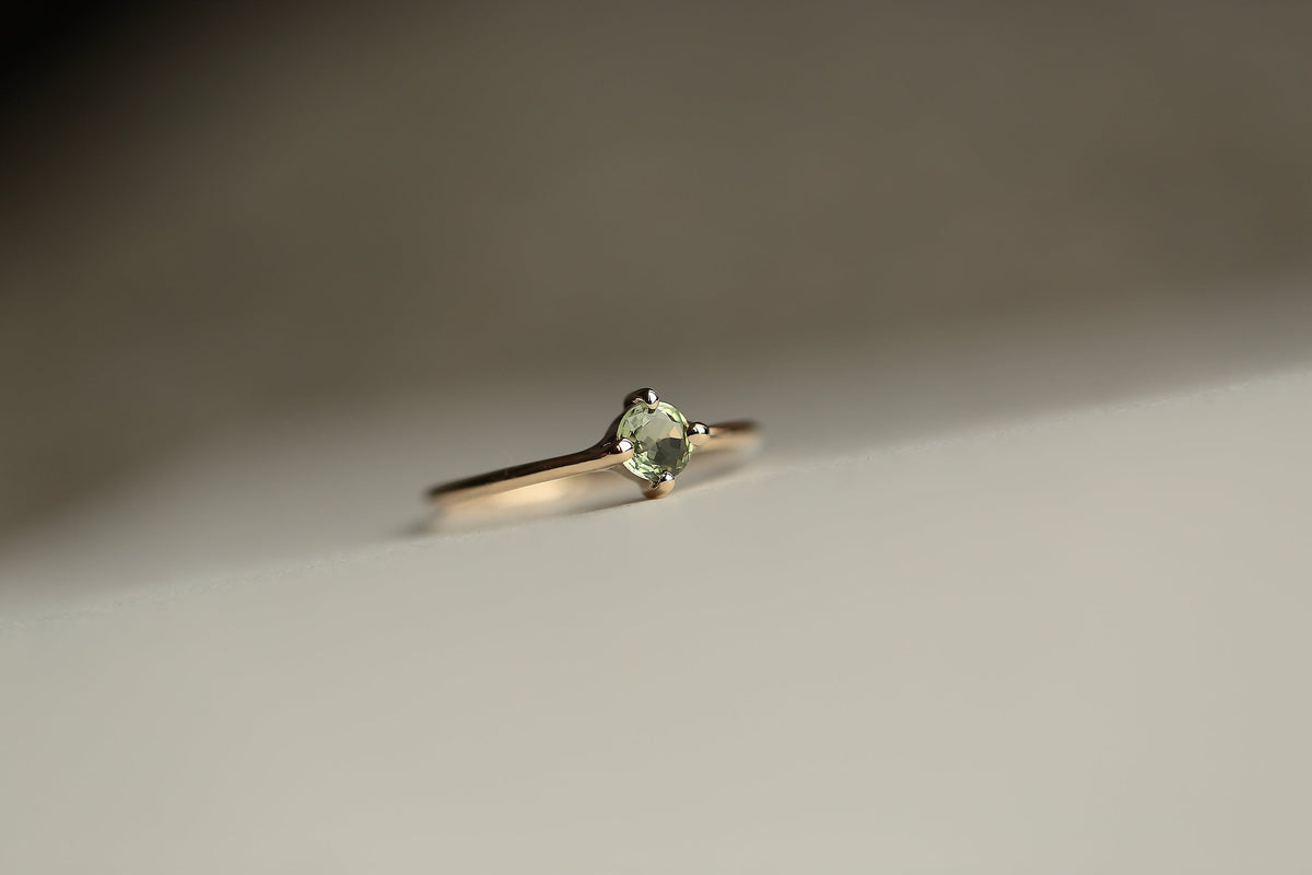 GREEN SAPPHIRE SOLITAIRE RING