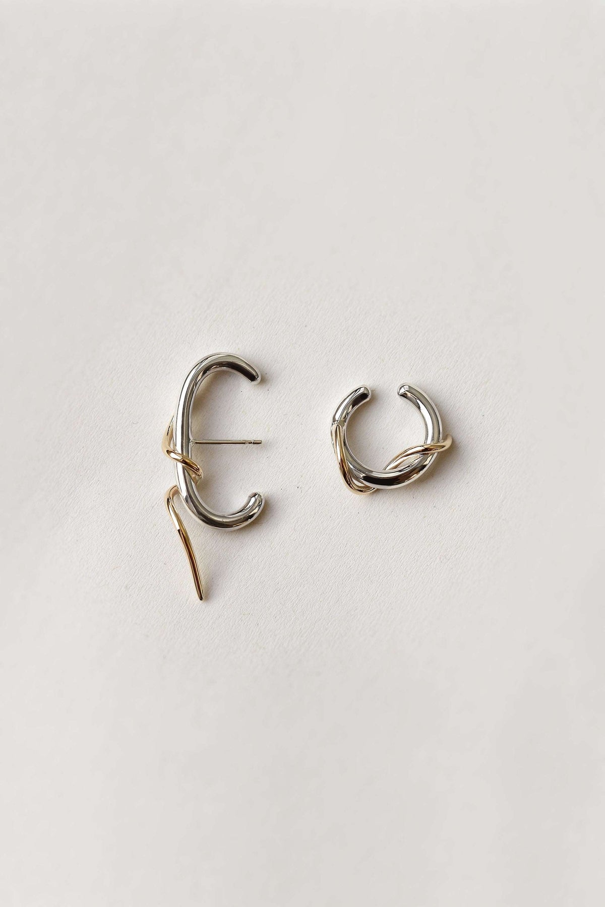 VINE HUG EARRING