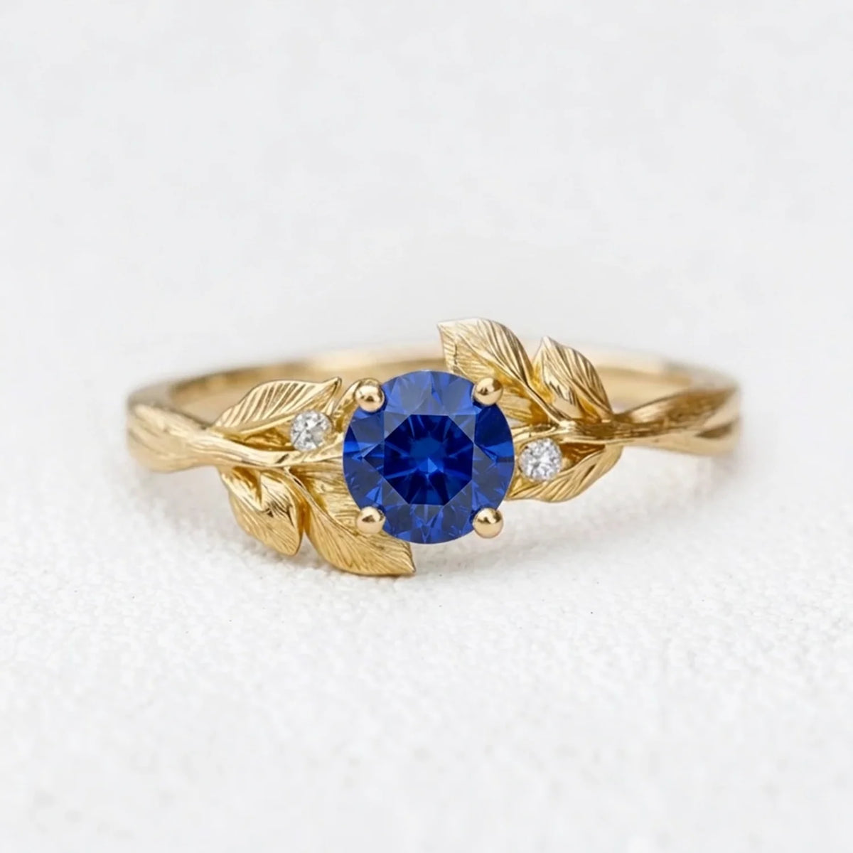 Celine‘s Blossom | Round Cut Blue Sapphire Engagement Ring