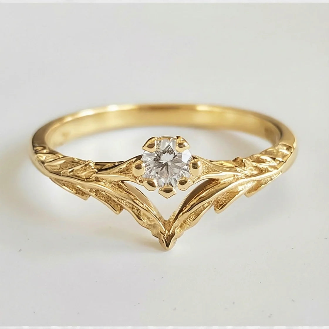 Angel’s Wing | V-Shaped Leaf Diamond Solitaire Wedding Band