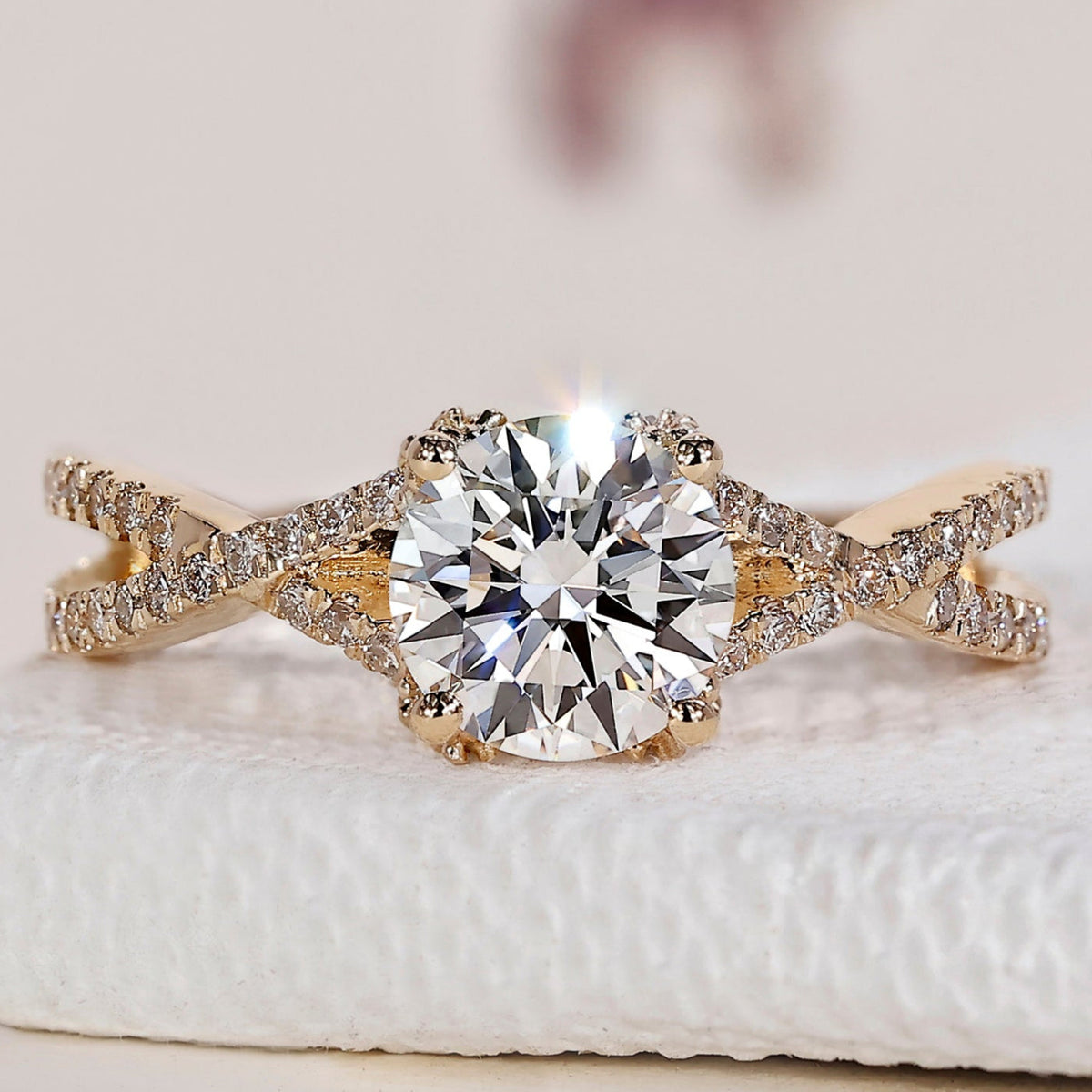 Twisted Band Engagement Ring - Round Diamond