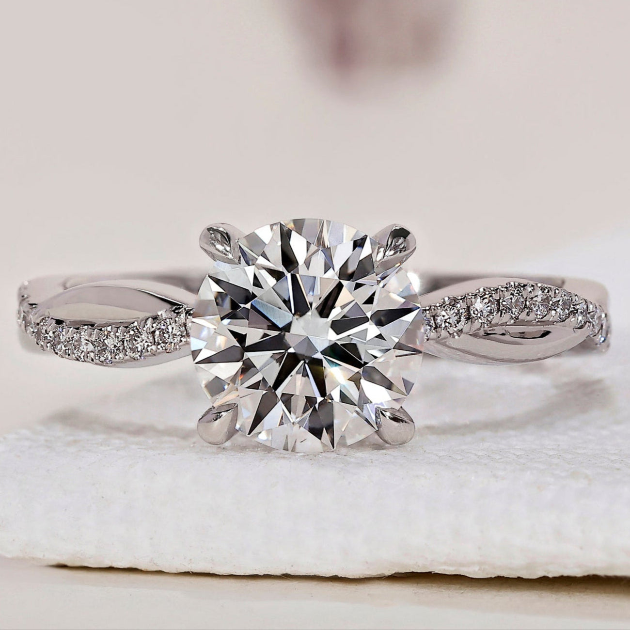 Round Diamond Ring - Twisted Pave Band
