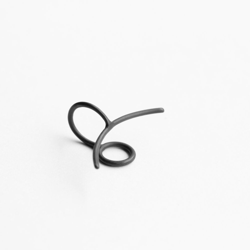 CIRCLE & LINE OXIDIZED EAR CUFF