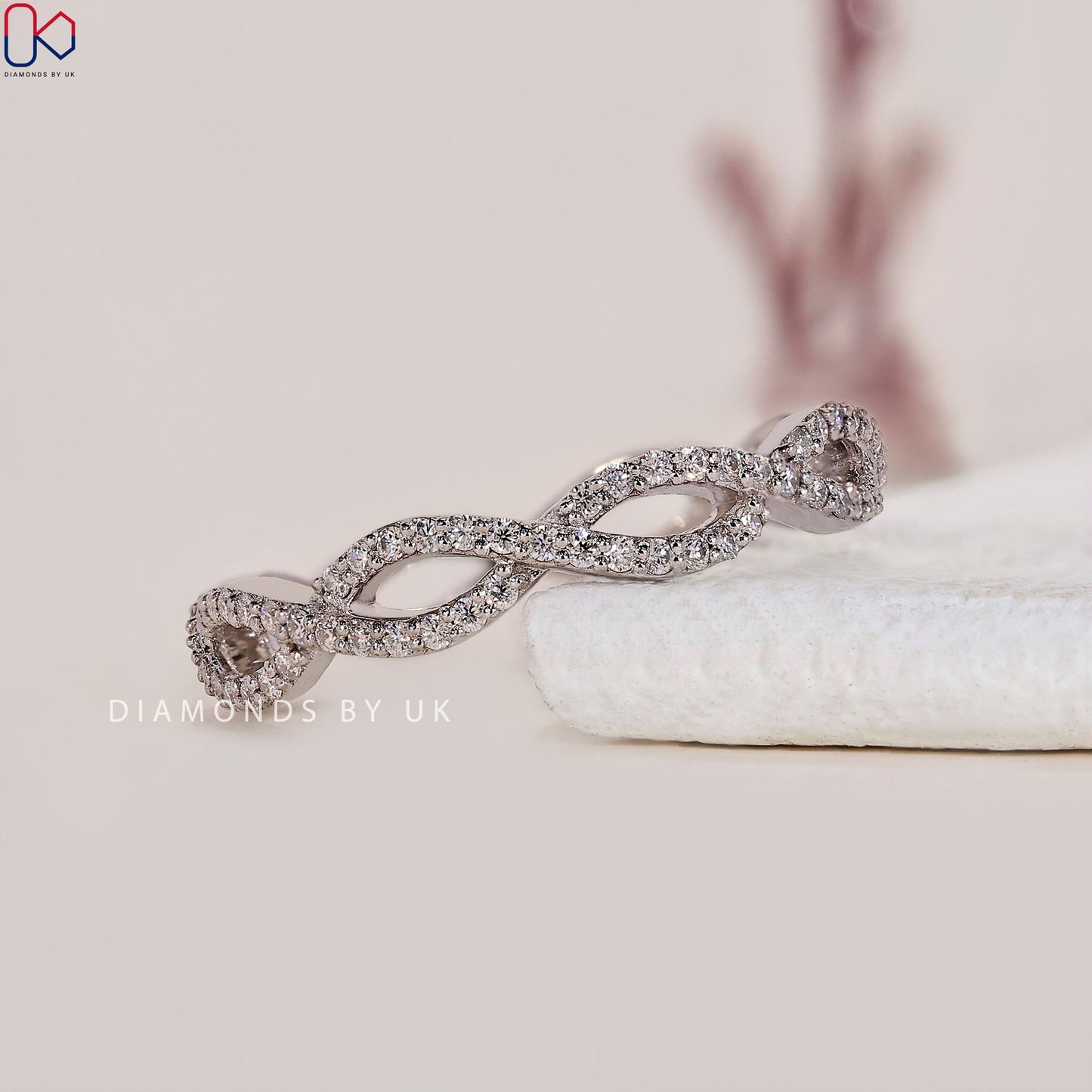 Round Cut Twisted Wedding Band