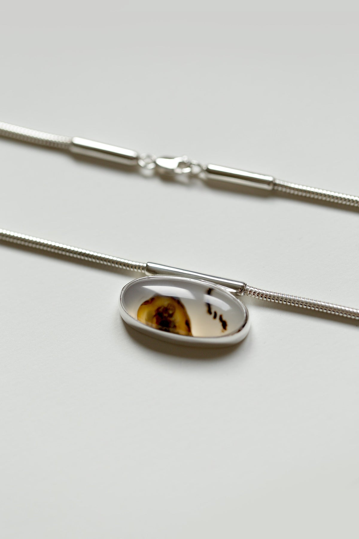 OVAL AGATE NECKLACE