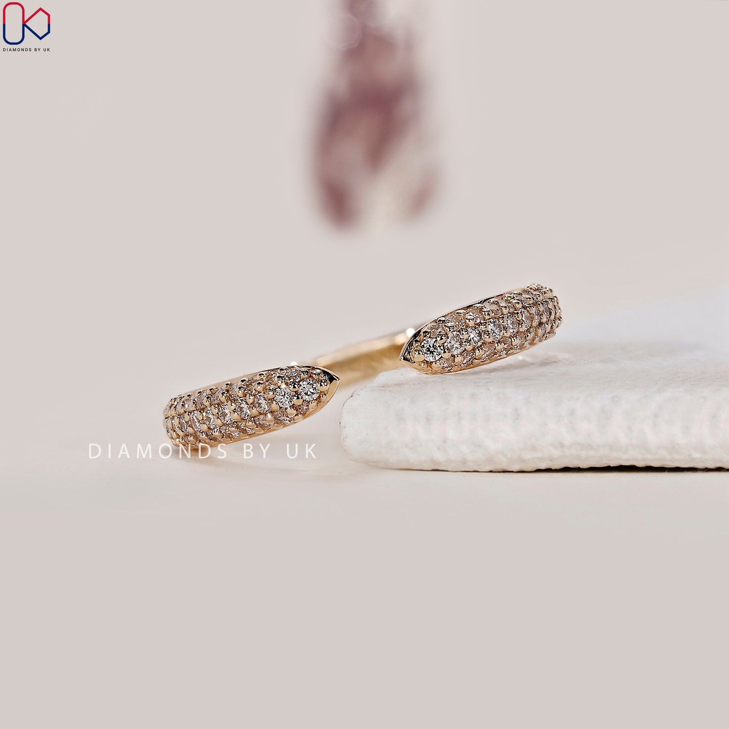 Round Diamond Open Gap Wedding Band