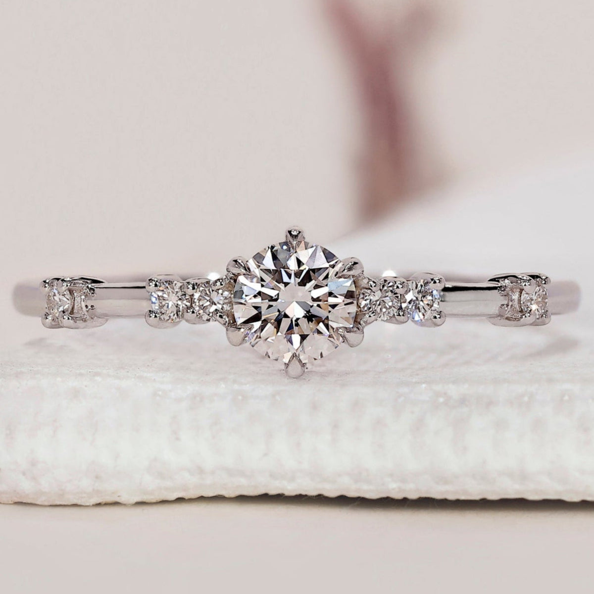Round Diamond Engagement Ring – Muse Setting
