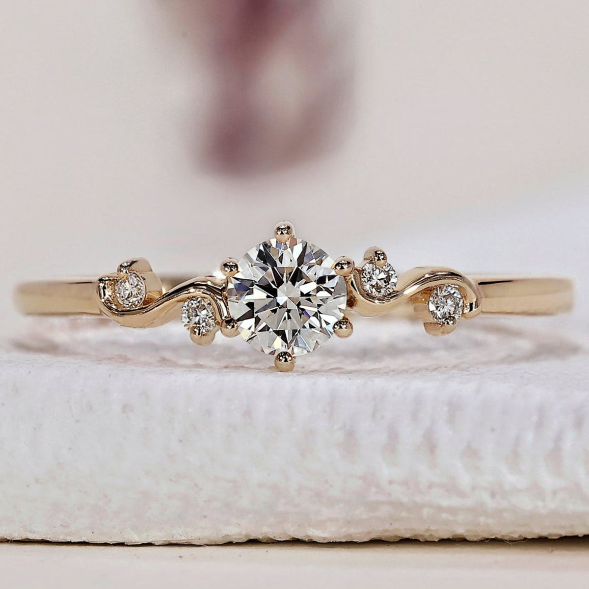 Lab Grown Diamond Ring - Round Cut