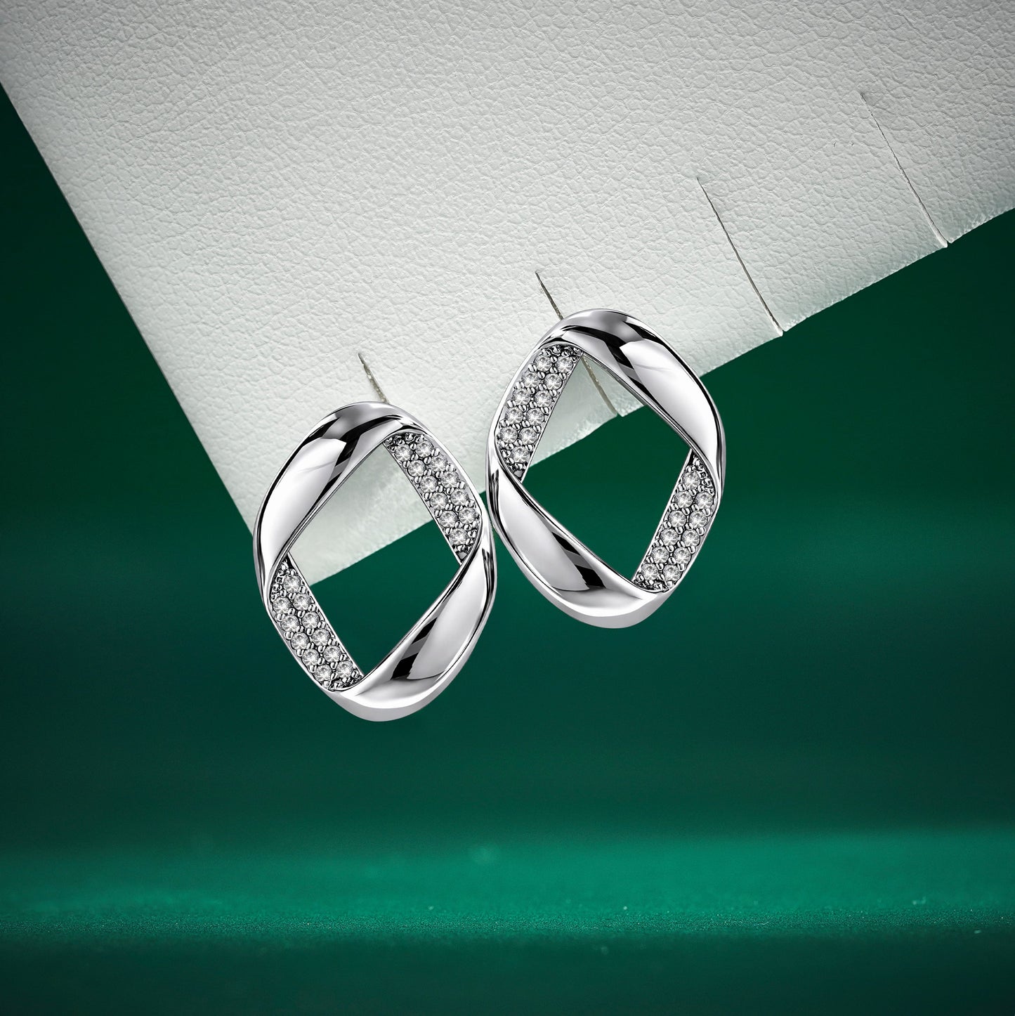 Elegant Square Frame Stud Earrings – Modern Fashion Jewelry