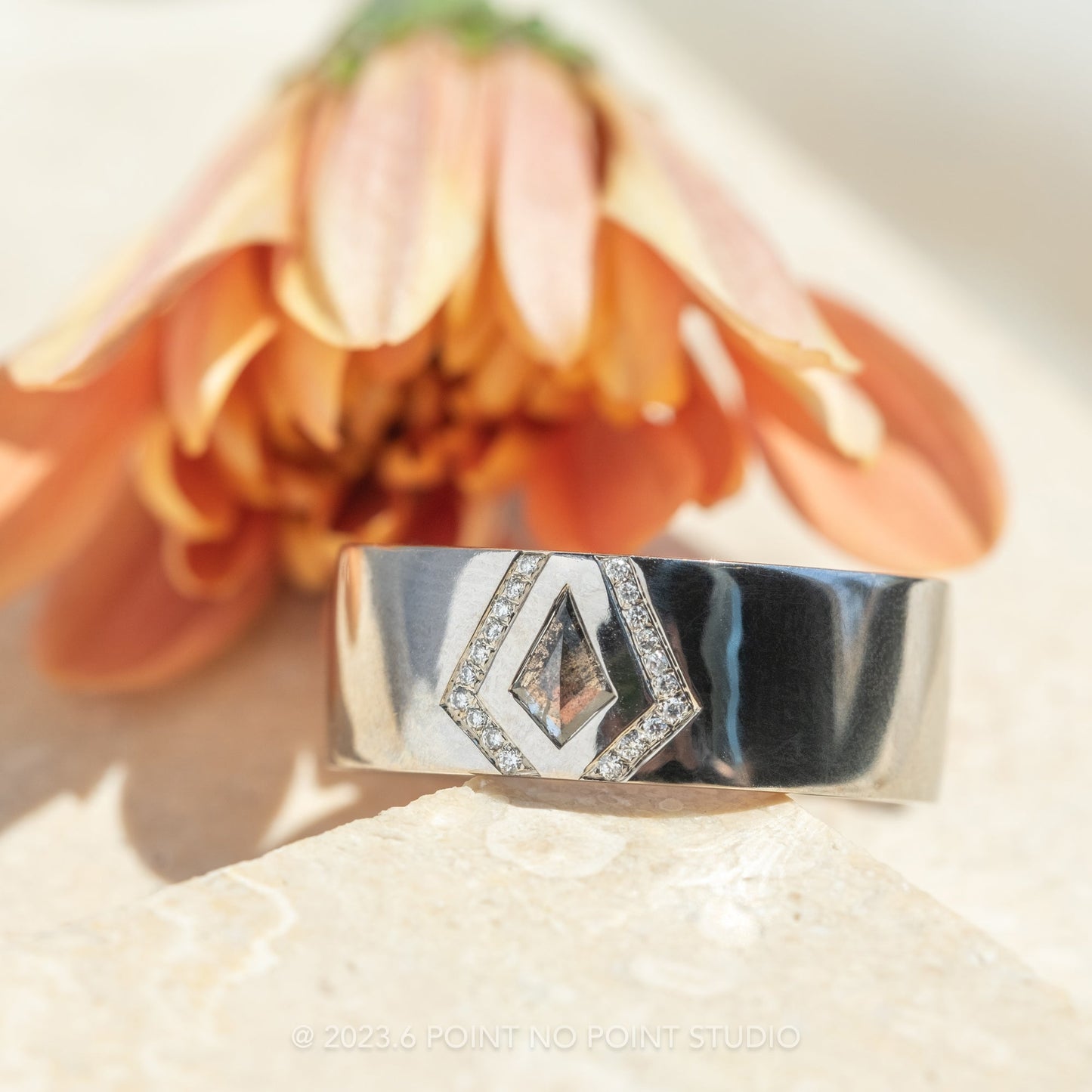 Kite and White Diamond Mens Polished Wedding Band, Comfort Fit