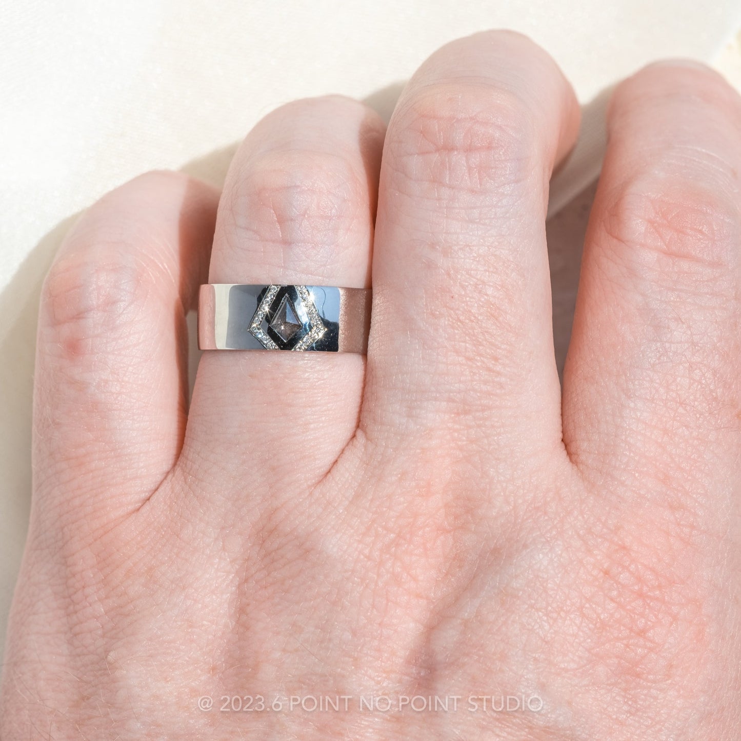 Kite and White Diamond Mens Polished Wedding Band, Comfort Fit